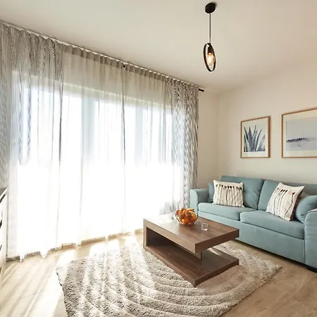 Luxury Charm With Pool Apartment