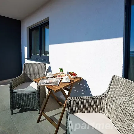 Luxury Charm With Pool Apartment