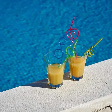 Luxury Charm With Pool شقة *