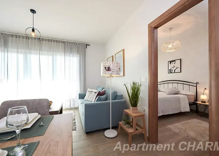 Luxury Charm With Pool דירה